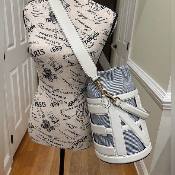 Fendi Handbags - Fendi step out bucket bag used once